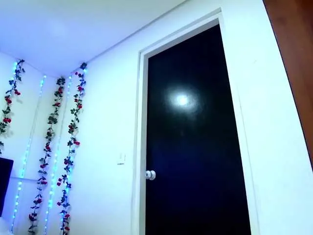 Live sex webcam photo for ariana-t #270997299