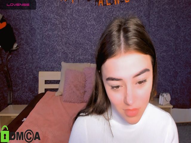 Live sex webcam photo for MarinellaSwon #270992495