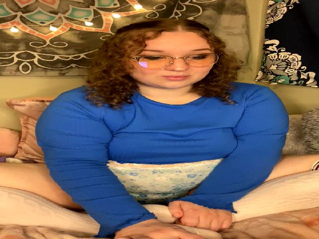 Live sex webcam photo for Emmierae #287892415