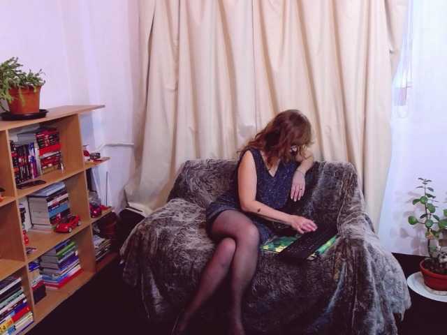 Live sex webcam photo for AngieGreen #287931025