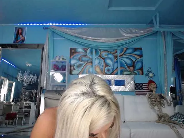 Live sex webcam photo for adrianna_fox #287953240