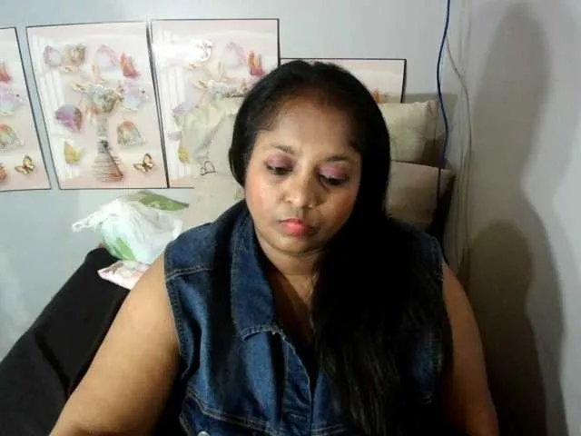 Live sex webcam photo for Indiantasha #287986227