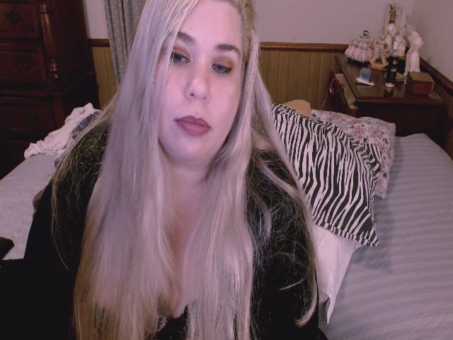 Live sex webcam photo for PlumpKittyKat #271007089