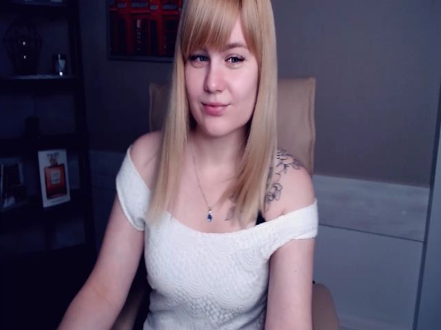 Live sex webcam photo for AdelinaBlondy #271005443