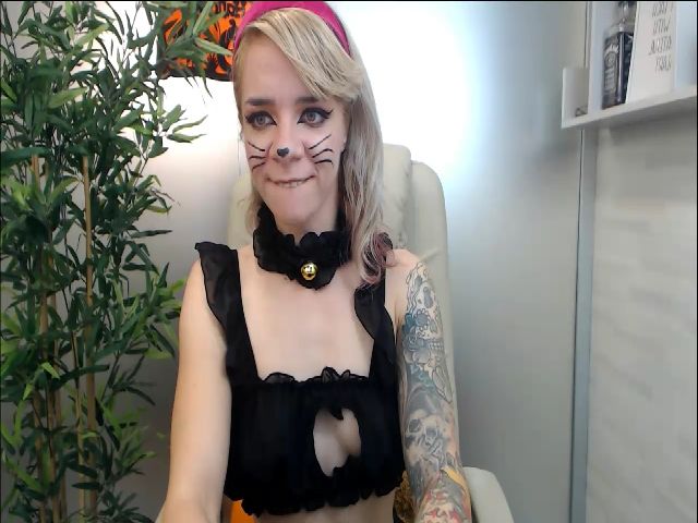 Live sex webcam photo for Misha_Diamond #271006897