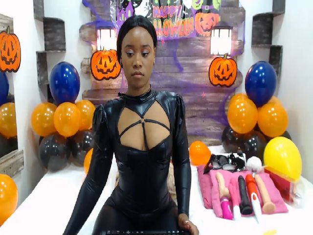 Live sex webcam photo for HallyBans #271014329