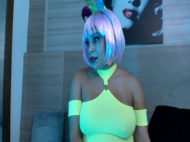 Live sex webcam photo for Linda_parker #271014559