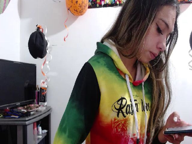 Live sex webcam photo for LaraSmiith_ #271007819