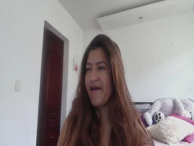 Live sex webcam photo for DeesseLuxure #271012097