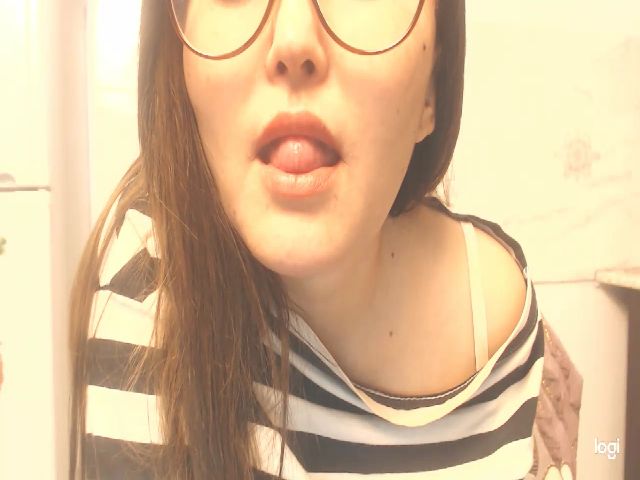 Live sex webcam photo for HrnyTeacher #271014034