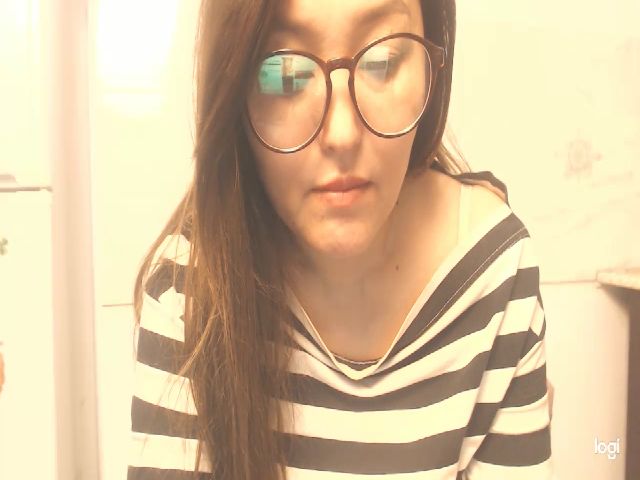 Live sex webcam photo for HrnyTeacher #271014123