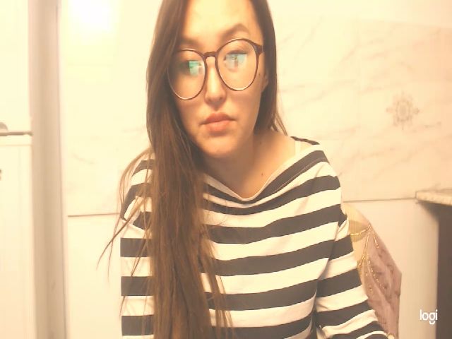 Live sex webcam photo for HrnyTeacher #271014287