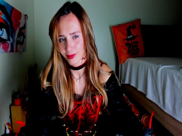 Live sex webcam photo for KatBirdie #271014603