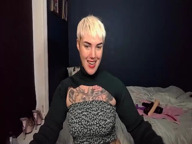 Live sex webcam photo for MissCharliex #271011373