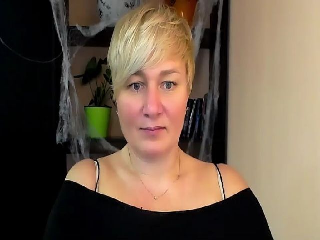 Live sex webcam photo for KailyMey #271010453