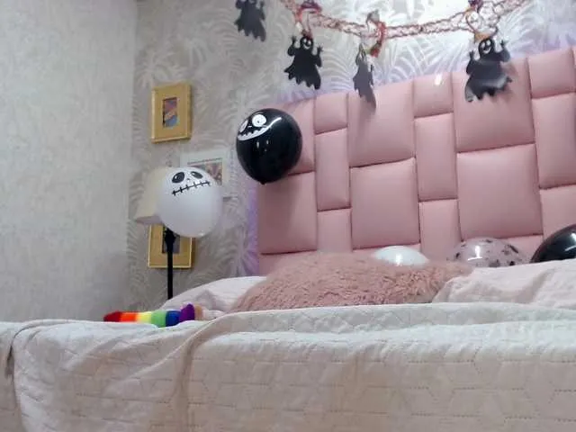 Live sex webcam photo for KellyBents #271006617