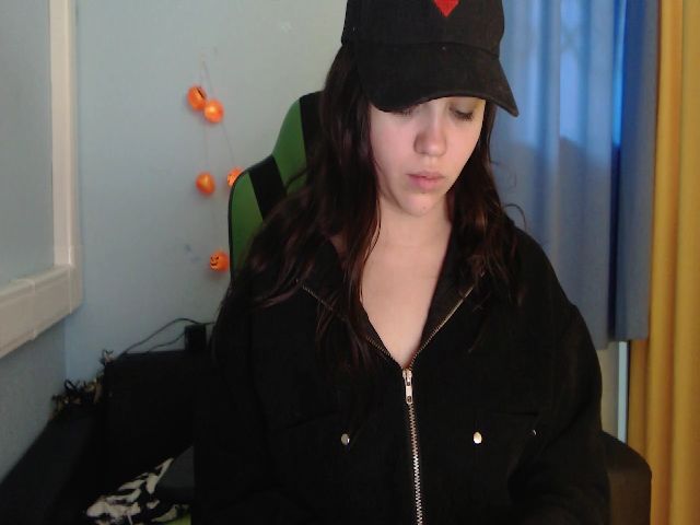 Live sex webcam photo for Emma_One1 #271007807