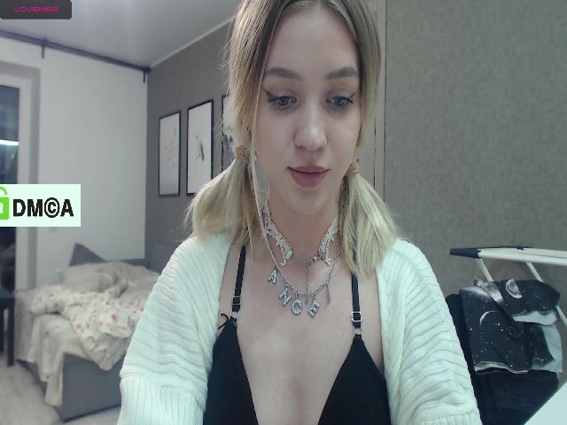 Live sex webcam photo for eleven1_ #271011896