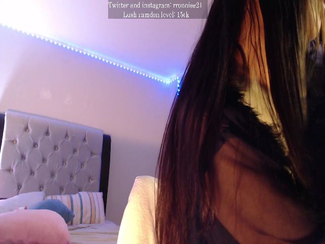 Live sex webcam photo for Rronniee21 #271004834