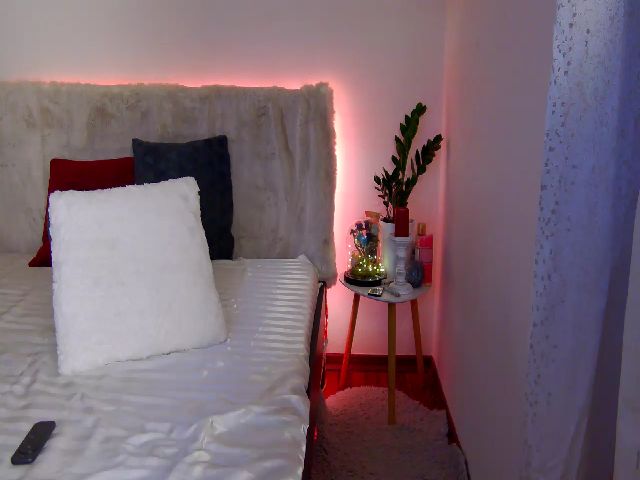 Live sex webcam photo for Emilly2332 #271010337