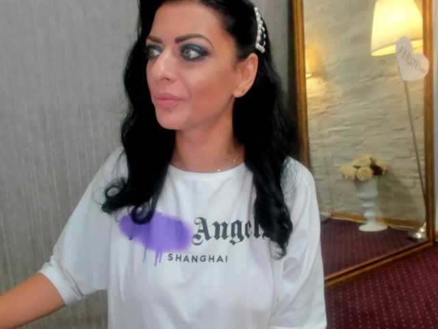 Live sex webcam photo for ElisaBaxter #288020085