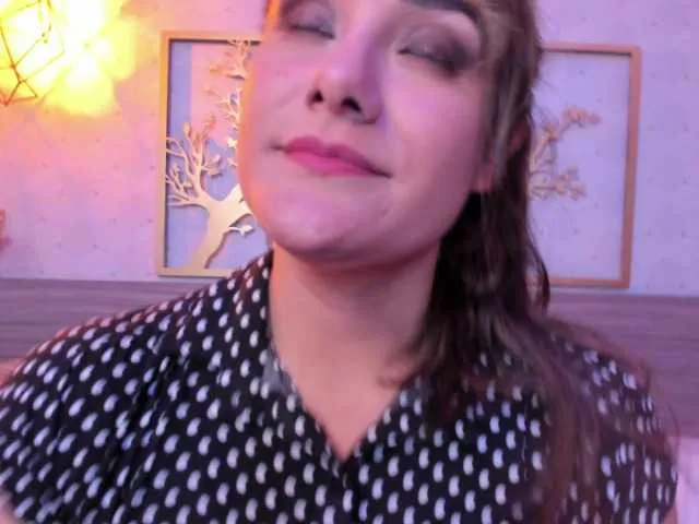 Live sex webcam photo for Karolain1 #271009216