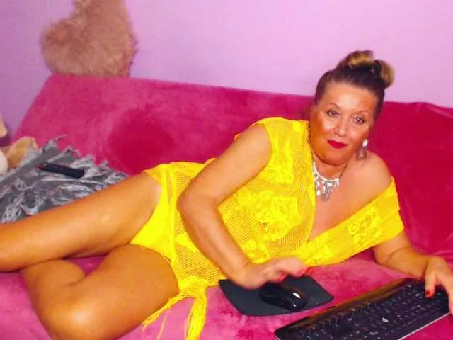 Live sex webcam photo for ClassyLydya #271012789