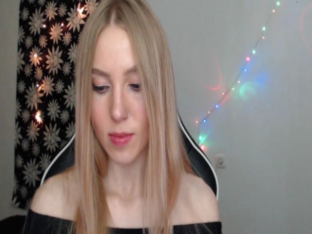 Live sex webcam photo for MagicElfie #271015799