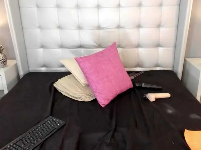 Live sex webcam photo for KIMWALKER #271012418