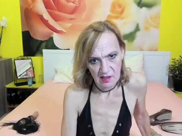 Live sex webcam photo for SqurtyLally69 #271002353