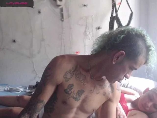 Live sex webcam photo for crazycouple66 #271012760