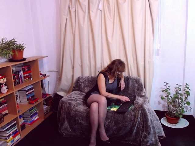 Live sex webcam photo for AngieGreen #287931026