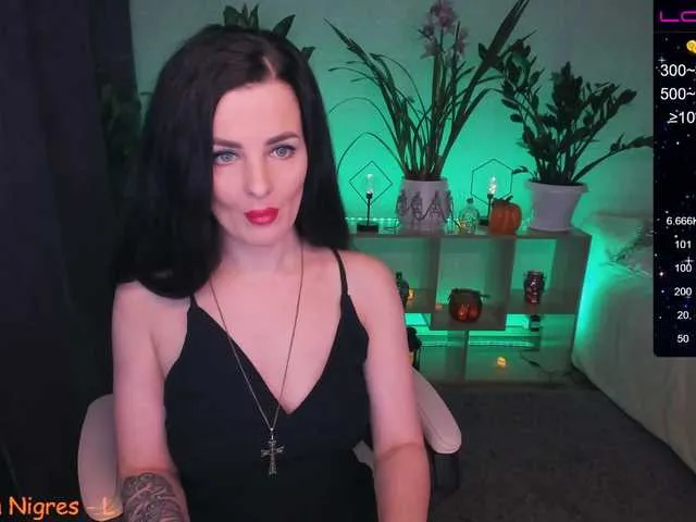 Live sex webcam photo for -Queen-Maria- #271016260