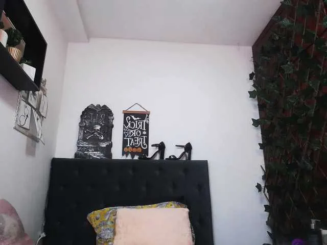 Live sex webcam photo for lucy-miilf #271019675