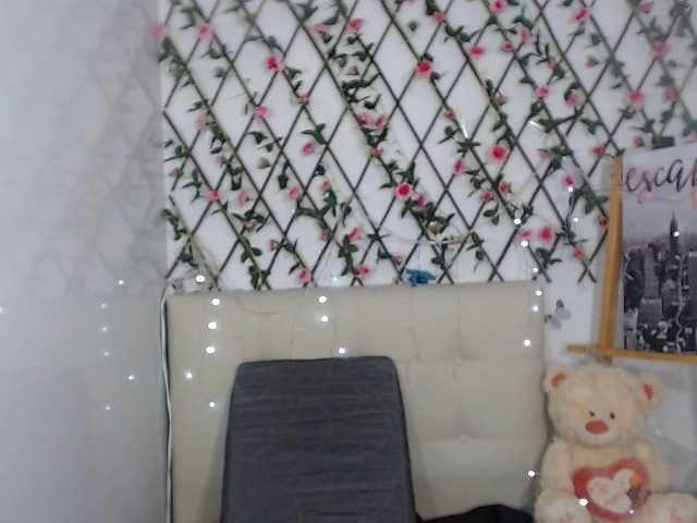 Live sex webcam photo for LilyPeytonx #271025187