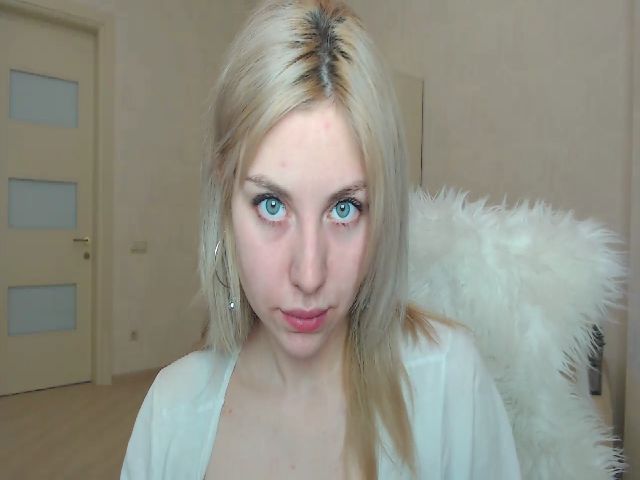 Live sex webcam photo for MollyDiamond1 #271023885