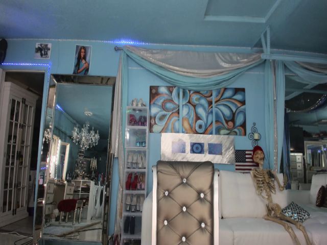 Live sex webcam photo for ADRIANA_FOX #271027073