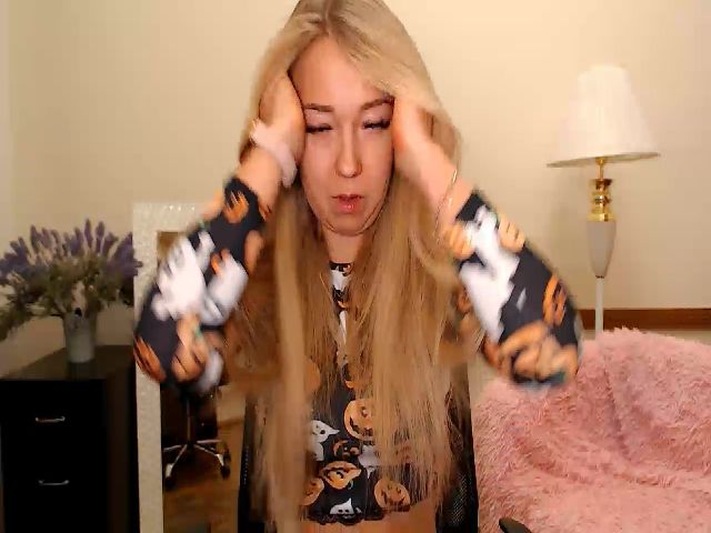 Live sex webcam photo for LoreenThornon #271018572