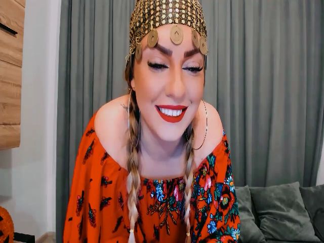 Live sex webcam photo for MonicaMony #271017478