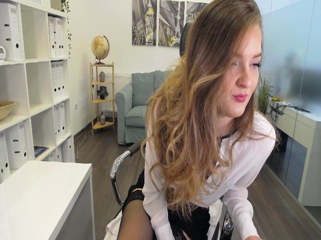 Live sex webcam photo for EllyElectra #271019070