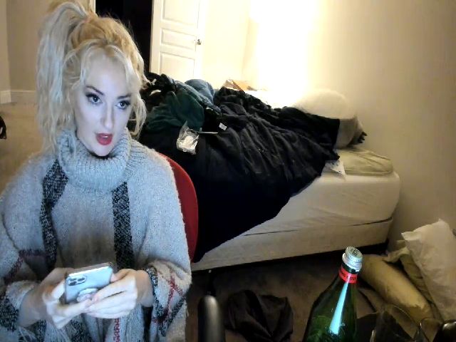 Live sex webcam photo for Domme_Jeans #271017435