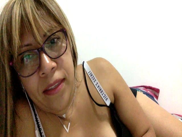 Live sex webcam photo for YourSwt4you #271018658