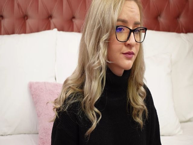 Live sex webcam photo for Kat_Jolie #271025724