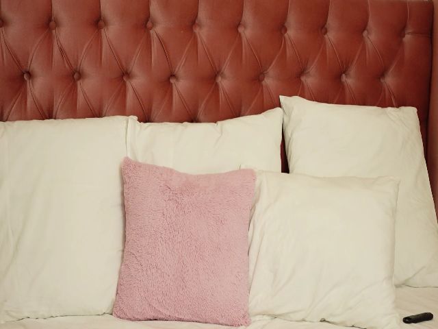 Live sex webcam photo for Kat_Jolie #271026685