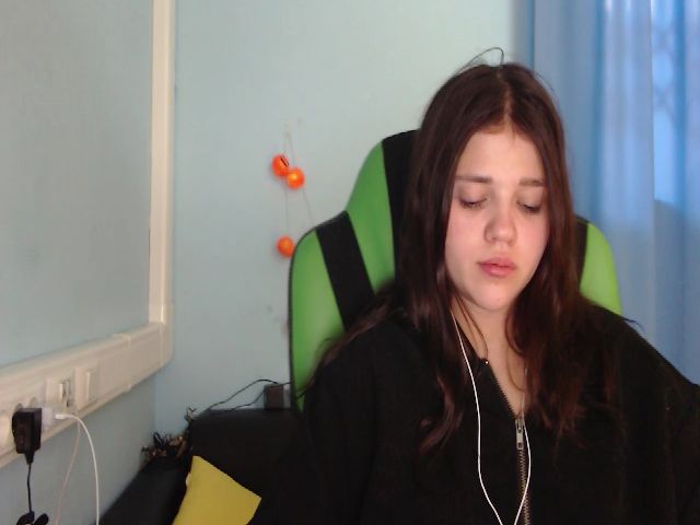 Live sex webcam photo for Emma_One1 #271020305