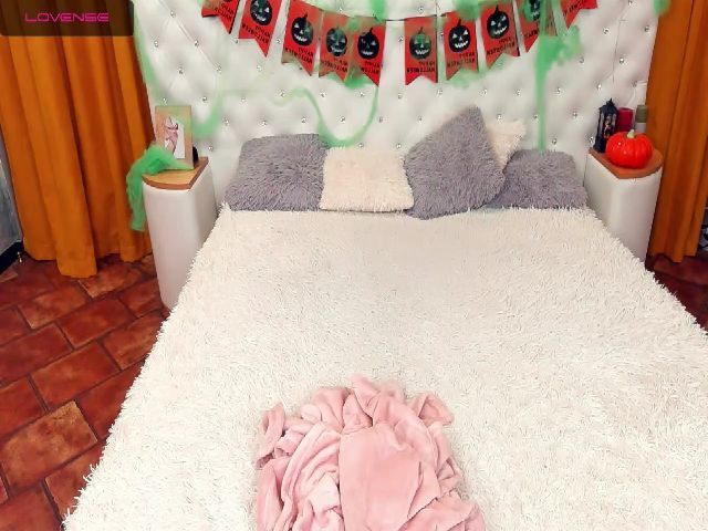 Live sex webcam photo for Eva_Gracee #271026335