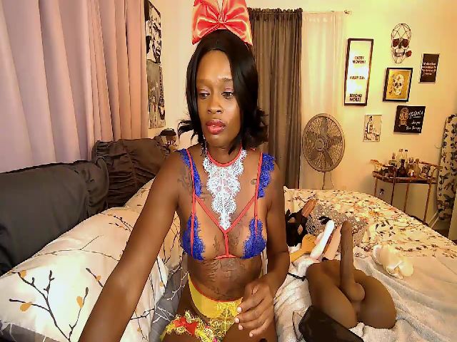 Live sex webcam photo for KerryanneD #271017575