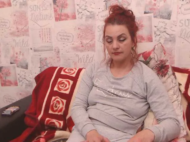 Live sex webcam photo for YouRedPassion #271022237