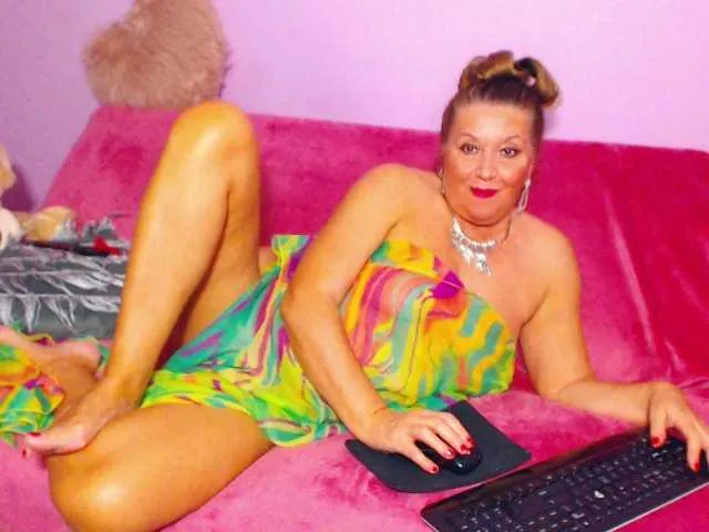 Live sex webcam photo for ClassyLydya #271024855
