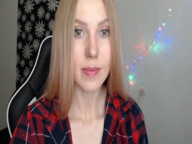 Live sex webcam photo for MagicElfie #271026618